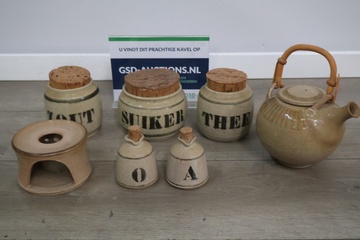 Afbeelding van Vintage aardewerk theepot, potten en stoofje