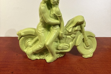 Afbeelding van Stel op een motorfiets keramiek