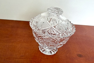 Afbeelding van Kristallen Bonbonnière met platte deksel