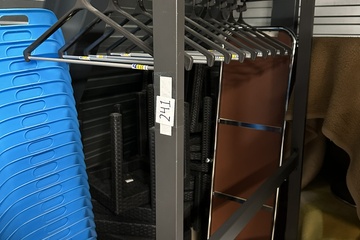 Afbeelding van 241. Kapstok met hangers