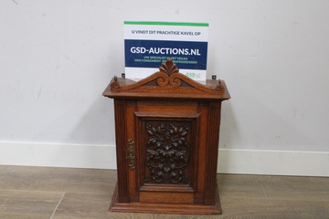 Afbeelding van Antiek Engels Houten Wandkastje uit 1906