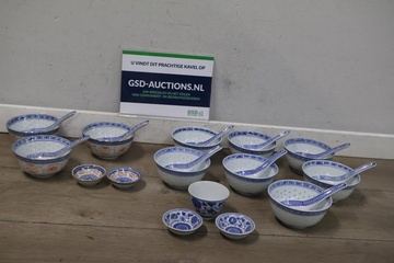 Afbeelding van Set van 10 Chinese Rijstkommetjes met Lepels & Sakebakjes