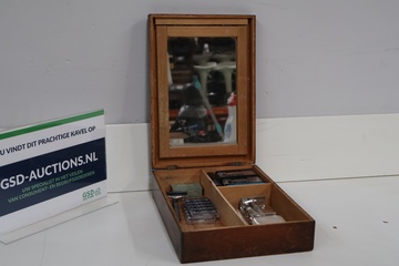 Afbeelding van Vintage Scheerdoos, Kist - Met Spiegel en Inhoud