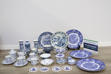 Afbeelding van Mix van 32 Stuks Vintage Blauw/Wit Porselein