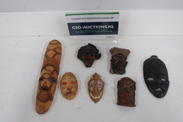 Afbeelding van Vintage Verzameling van 7 Afrikaanse Maskertjes