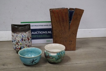 Afbeelding van Mix van 3 Schalen & 1 Abstracte Vaas