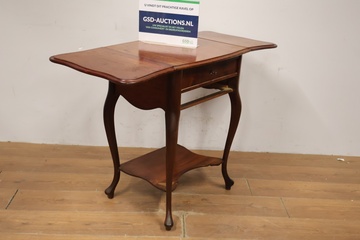 Afbeelding van Antieke houten bijzettafel met lade