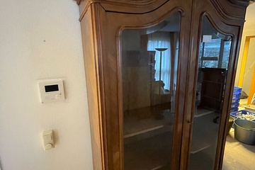 Afbeelding van Antieke Vitrinekast, Servieskast met Kuif