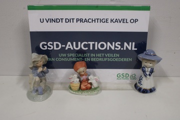 Afbeelding van Set van 3 Vintage Porseleinen Meidenbeeldjes