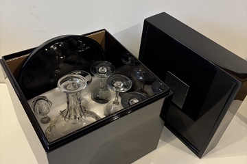 Afbeelding van 4 glazen met karaf in opbergdoos hardhout