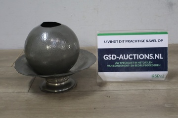 Afbeelding van Metalen schaal en vaas'