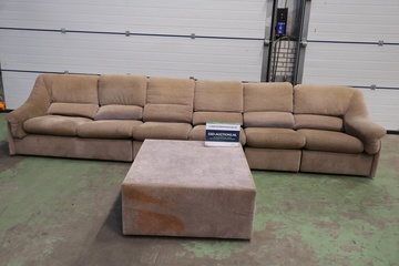 Afbeelding van Grote Stoffen 6-ZIts Bank met Poef van Leolux''