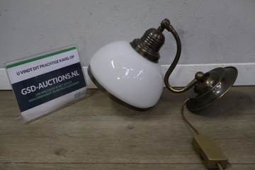 Afbeelding van Wandlamp met Melkglazen kap
