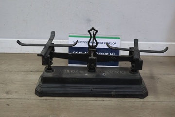 Afbeelding van Antieke gietijzeren weegschaal