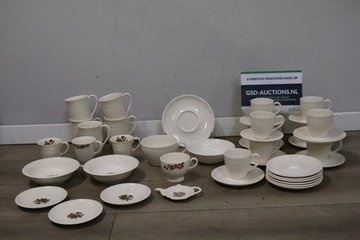 Afbeelding van Wedgwood Moss Rose servies set 37 stuks