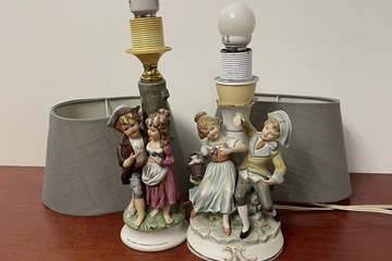 Afbeelding van 2 kleine tafellamp met lampenkapen van Duitse fabriek