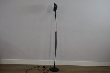 Afbeelding van Zwart Metalen Vloerlamp