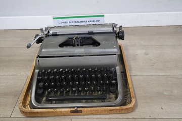 Afbeelding van Vintage Grijze Everest K2 Typemachine