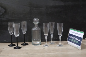 Afbeelding van Set van 1 Karaf met 6 Champagnefluitjes''