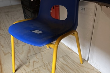 Afbeelding van 101. Kinderstoel plastic