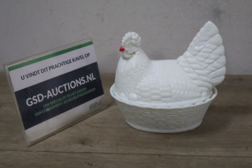 Afbeelding van Glazen dekselschaal in de vorm van een kip