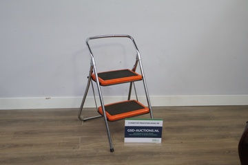 Afbeelding van Opvouwbare trapladder met twee treden