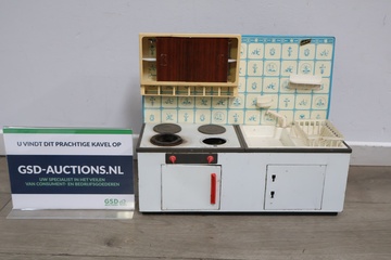 Afbeelding van Vintage kinderkeuken met fornuis en gootsteen