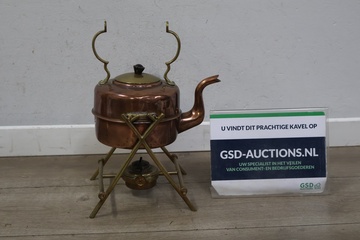 Afbeelding van Antieke Victoriaanse-Stijl Ketel met standaard