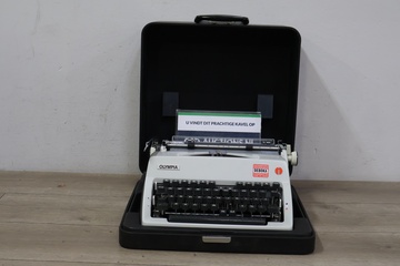 Afbeelding van Vintage Olympia typemachine