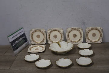 Afbeelding van 12 Stuks Vintage Porselein met Gouden Details