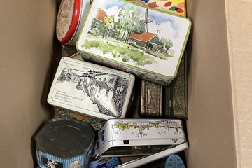 Afbeelding van 254. Diverse blikken