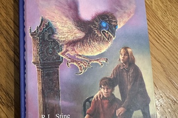 Afbeelding van Kippevel – De Getikte Klok  Geschreven door R.L. Stine.    S