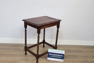 Afbeelding van Antiek Houten Barley Twist Bijzettafel