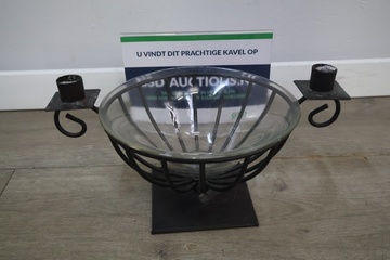 Afbeelding van Vintage Smeedijzeren kandelaar met een glazen schaal