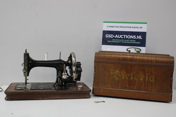 Afbeelding van Vintage Victoria Naaimachine'