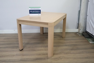 Afbeelding van Vierkante houten tafel