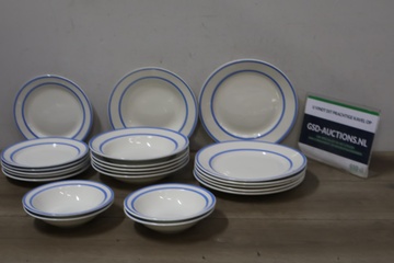 Afbeelding van Porseleinen borden en kommen 22 stuks