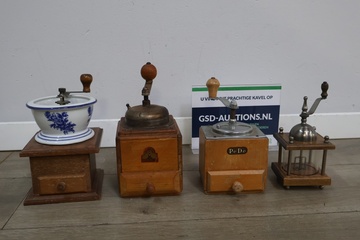 Afbeelding van Vintage koffiemolens 4 stuks