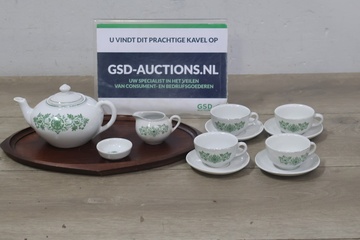 Afbeelding van Porseleinen Servies 11 stuks met een houten dienblad'