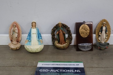 Afbeelding van Mix van vintage religieuze wijwaterbakjes 5 stuks