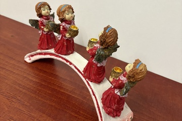 Afbeelding van Porselein kandelaar "Vier Engelen op de brug"