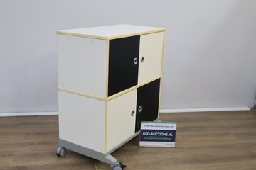Afbeelding van Zwart/Witte Kast op Wielen'