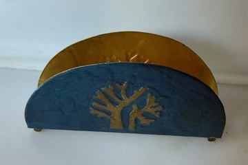 Afbeelding van decoratieve servethouder / brievenhouder in blauw met goudkl