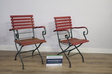 Afbeelding van Set van twee rode houten tuinstoelen, Bistrostoelen