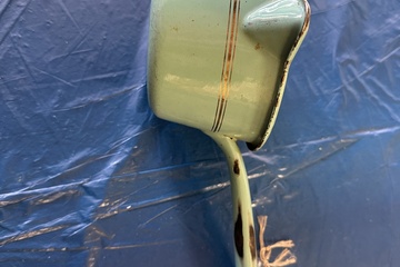 Afbeelding van VINTAGE EMAILLE SCHENKPAN / STEELPAN – MINTGROEN – RETRO KEU