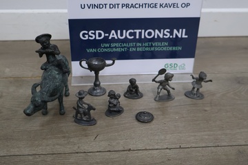 Afbeelding van Mix van miniaturen tinnen beeldjes 8 stuks