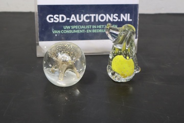 Afbeelding van Glazen presse-papiers bal en hond