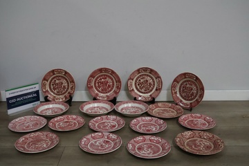 Afbeelding van 17-Stuks Rood/Witte Staffordshire & Petrus Regout Schaaltjes