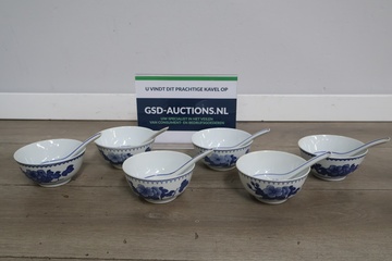 Afbeelding van Chinese porseleinen kommen en lepels 12 stuks