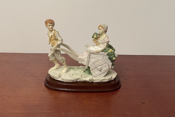 Afbeelding van De Mirella collectie “een man die een koets trekt met een dame erin” een zeldzame vondst